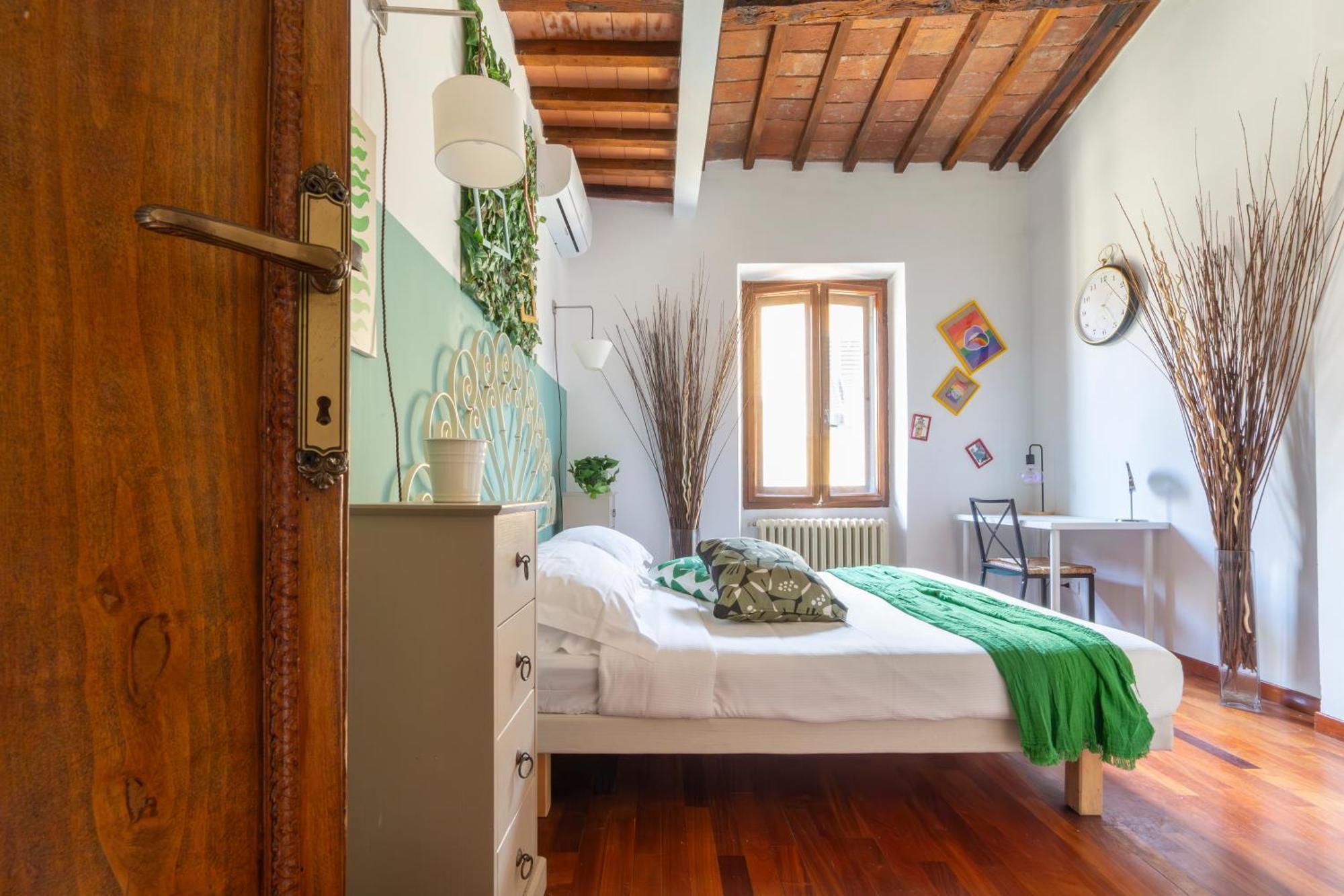 Downtown Colourful Flat Close To The Railway * Florencia