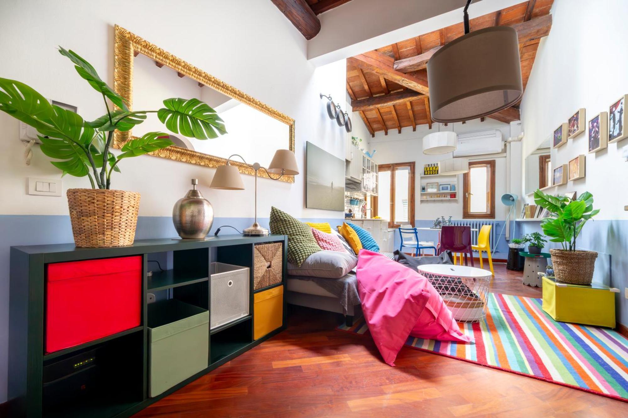 Downtown Colourful Flat Close To The Railway Apartamento Florencia